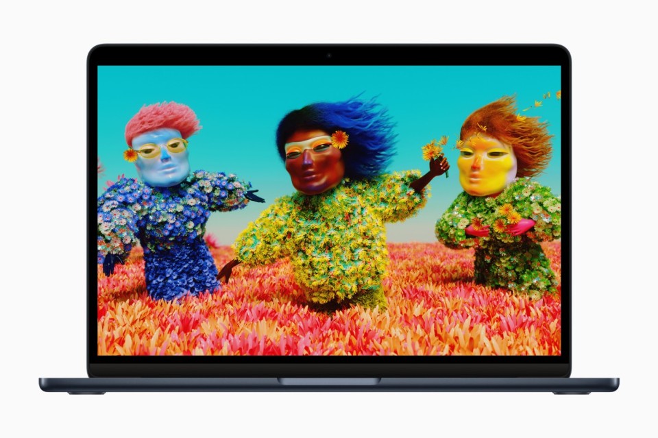 Apple-WWDC22-MacBook-Air-Liquid-Retina-Display