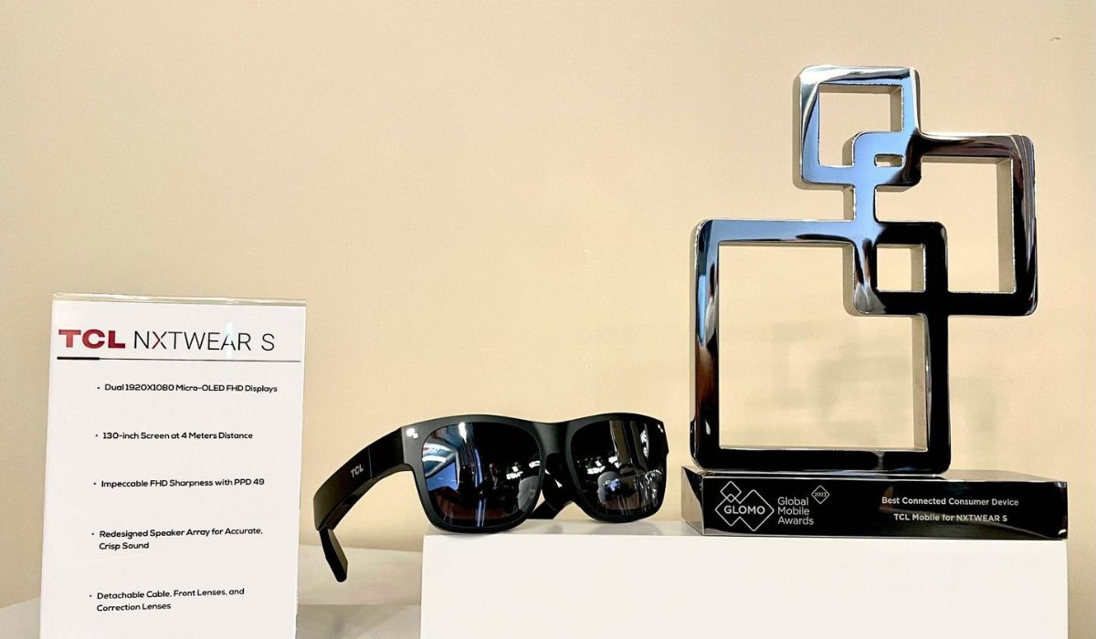 TCL NXTWEAR S XR smart glasses the Best Connected Consumer Device Award at GLOMO 2023