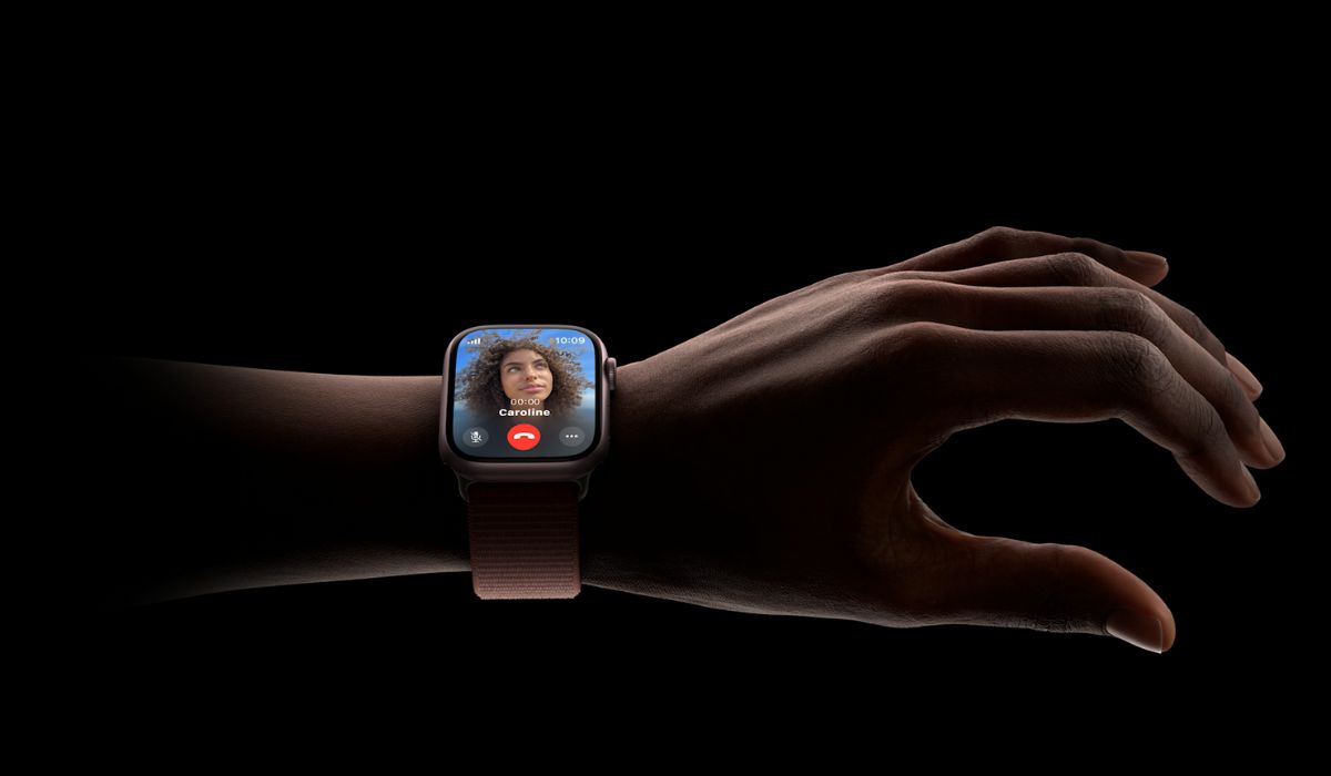 Apple Watch double tap gesture now available with watchOS 10.1